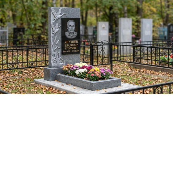 памятник с журавлями из серого гранита Мансуровский с портретом