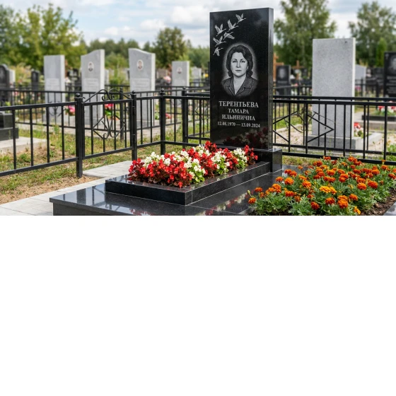 памятник с журавлями из черного габбро-диабаза с портретом