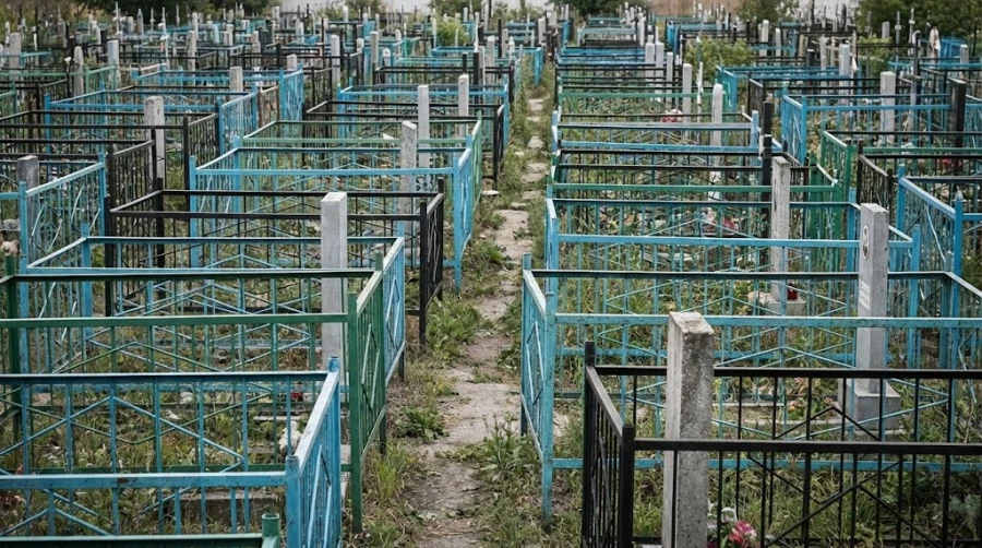 sovetskie-zheleznye-ogradki-na-mogilu