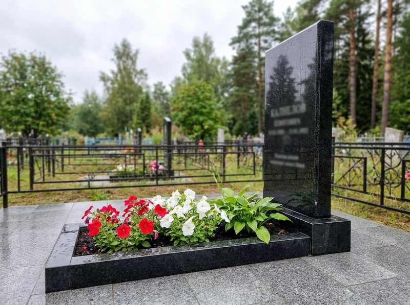 Уборка могилы в Нижнем Новгороде — пример 4